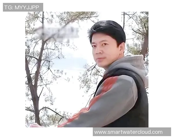 足球天才陈的传奇之路：从青涩少年到世界舞台的璀璨明星