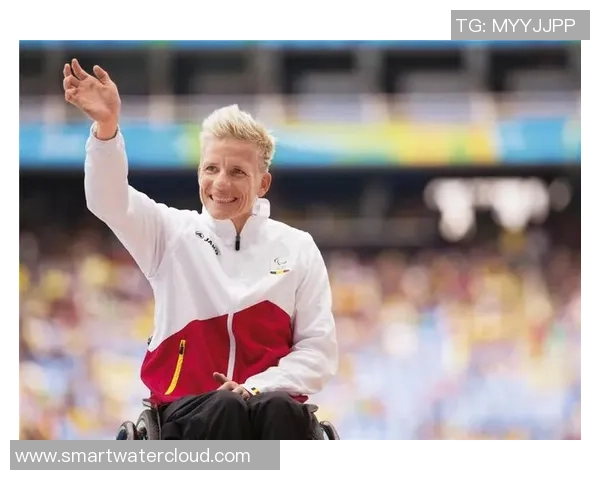 足球场上的跌倒瞬间与运动员的坚持与勇气交织的故事